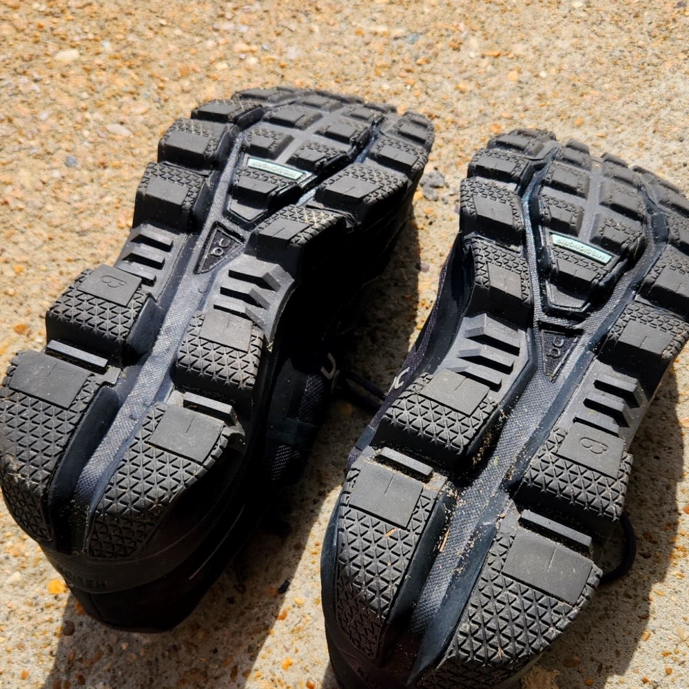 On Cloud 5 Waterproof Running Shoes - Picture 3 of 5